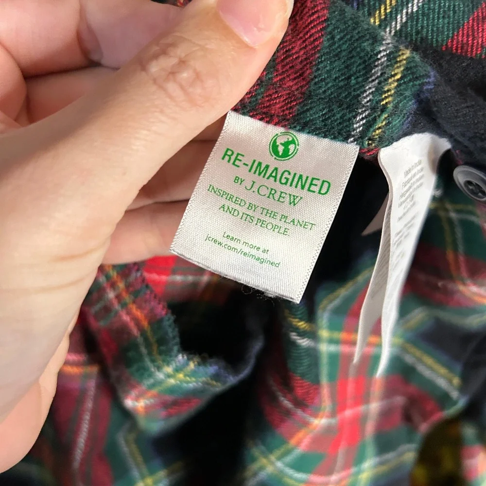 J.‎ Crew Classic Double Brushed Midnight Flannel Shirt Red Green Plaid Size M